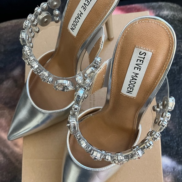 Brand new, never worn Steve Madden rhinestone heels. 7.5 - Picture 7 of 7